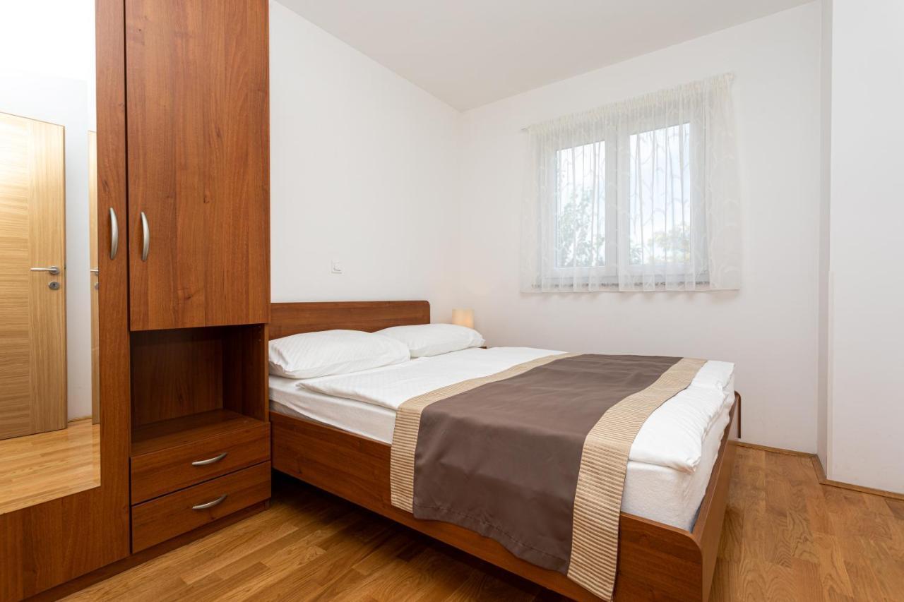 Apartments Crnekovic V Башка Экстерьер фото