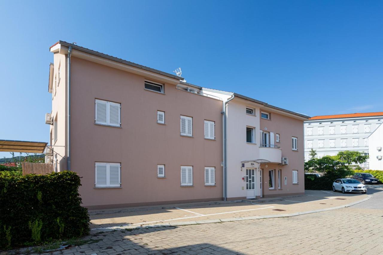 Apartments Crnekovic V Башка Экстерьер фото